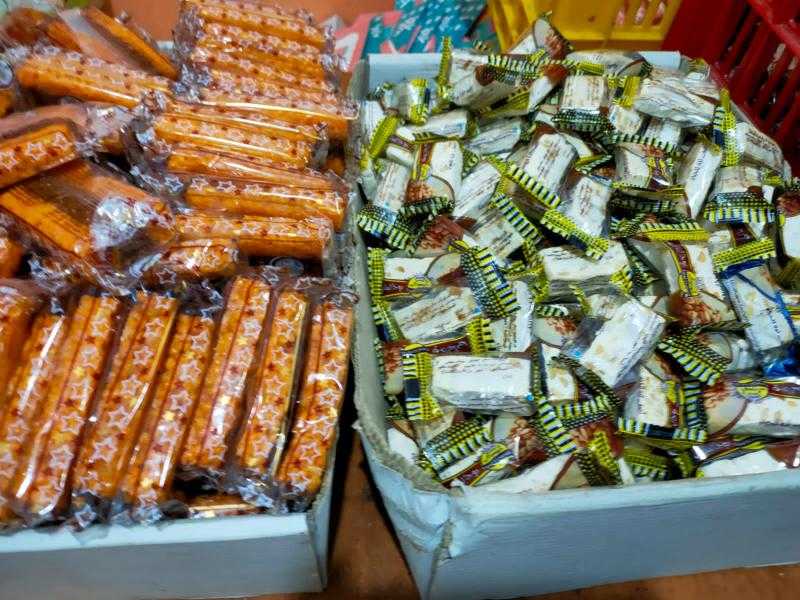 ضبط 30 ألف قطعة حلوى بعلامات تجارية وهمية قبل بيعها بالغربية