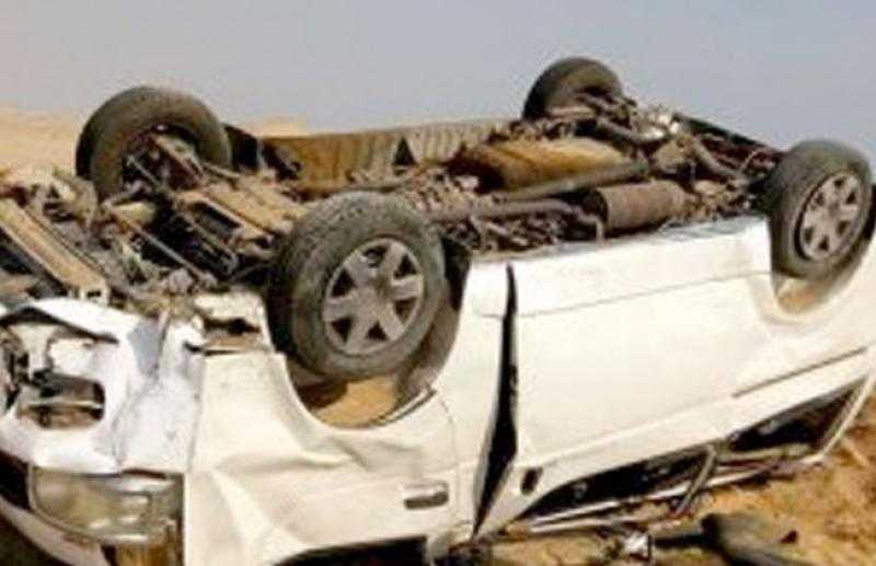 الاستعلام عن الحالة الصحية لـ 12 شخصا أُصيبوا في انقلاب ميكروباص بالطريق الصحراوي
