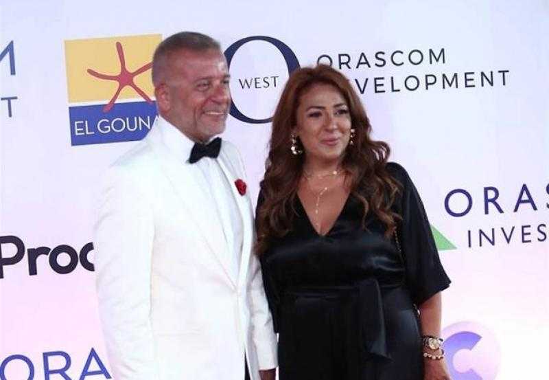 شريف منير يعلن انفصاله عن زوجته لورا عماد