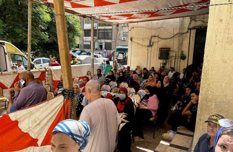 إقبال كبير من المواطنين على مكاتب الشهر العقاري بالإسكندرية لتوثيق توكيلات لتأييد السيسي