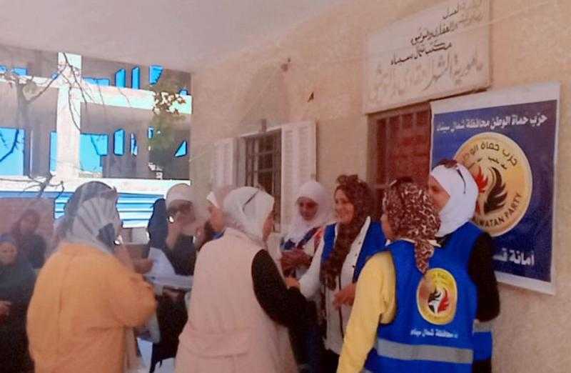 توافد المئات من أهالي شمال سيناء على الشهر العقاري لتوثيق توكيلات للسيسي