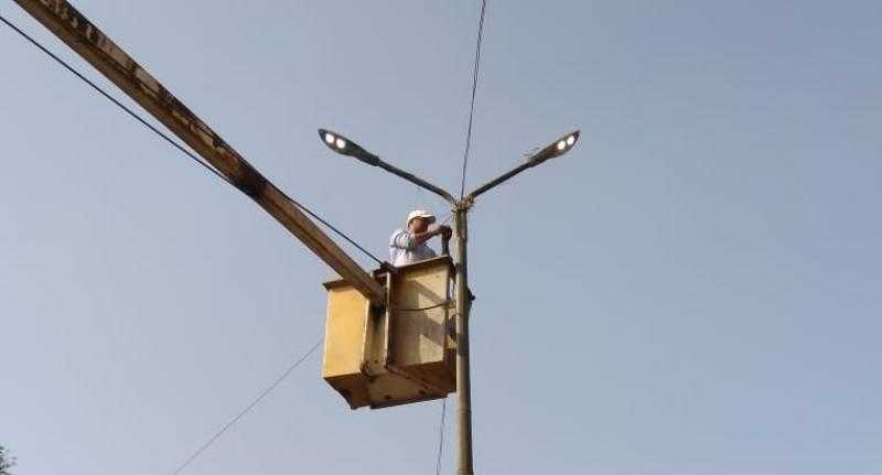 حملة صيانة لكشافات الإنارة على طرق فى «السنطة» بالغربية