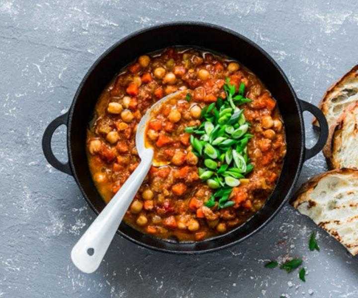 طريقة عمل يخنة الخضروات بالحمص