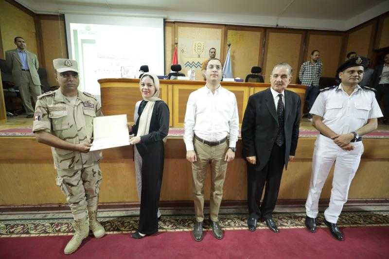 بالصور. محافظ كفر الشيخ يكرم عدد من المتفوقين والحاصلين على بطولات على مستوى الجمهورية والمتمزين والمشاركين في التدريب العملي صقر 122