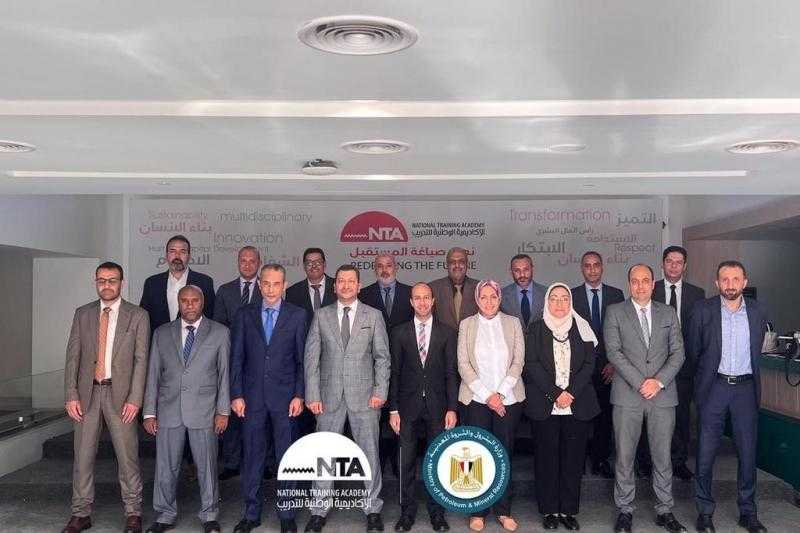 استمرار فعاليات البرنامج التدريبي لتأهيل الكوادر القيادية بوزارة البترول| صور