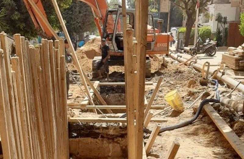 رئيس حي المعادي يتابع مشروع إحلال وتجديد الصرف الصحي بشارع 9