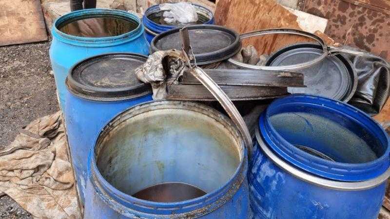 ضبط 52 طن زيوت طعام سابقة الاستخدام قبل تدويرها في الغربية