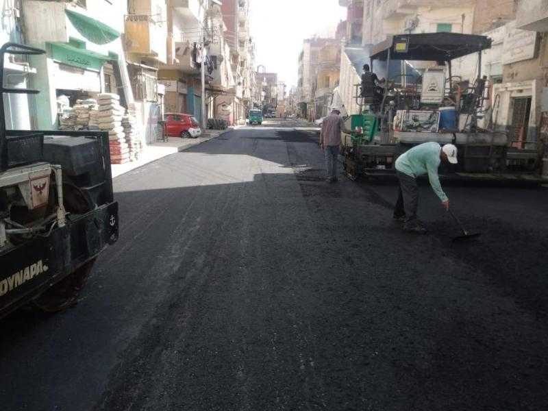 مديرية الطرق بالإسماعيلية تبدأ المرحلة الأخيرة من أعمال رصف منطقة المحطة الجديدة