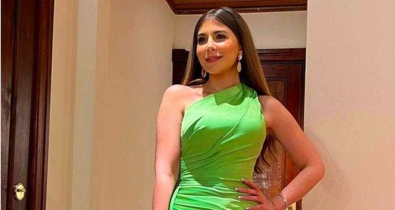 ملك قورة تتألق بإطلالة مبهجة في أحدث جلسة تصوير لها | صور