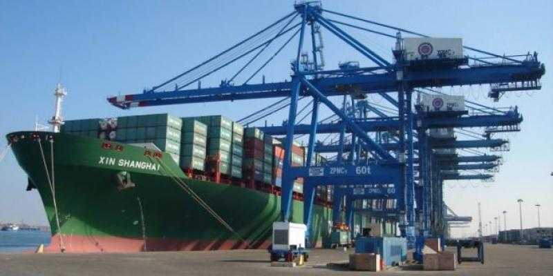 ميناء دمياط يستقبل 85 ألفا و886 طن بضائع عامة