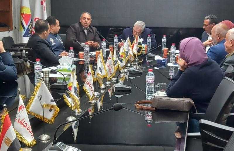 42 حزبًا سياسيًا يطالبون الرئيس السيسى بالترشح في الانتخابات الرئاسية المقبلة