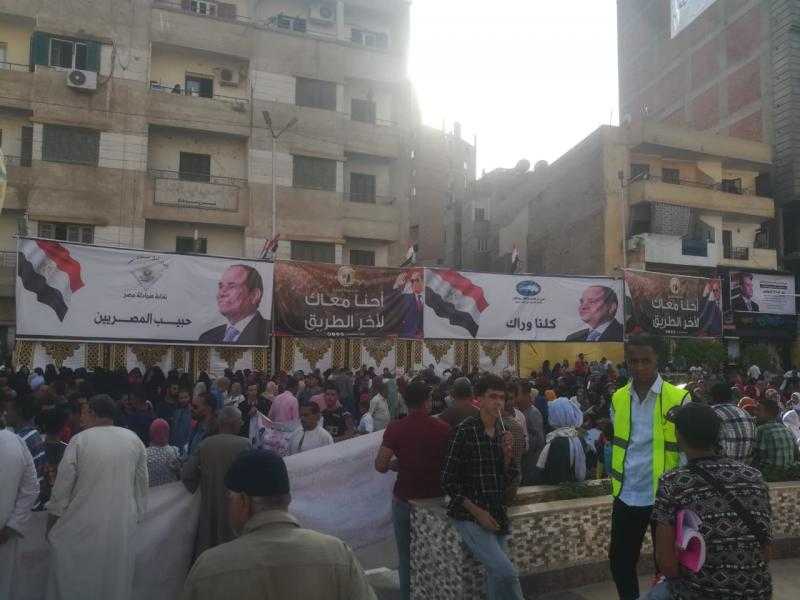 مسيرة حاشدة بميدان الشبان المسلمين بسوهاح لمطالبة الرئيس السيسي بالترشح في الانتخابات