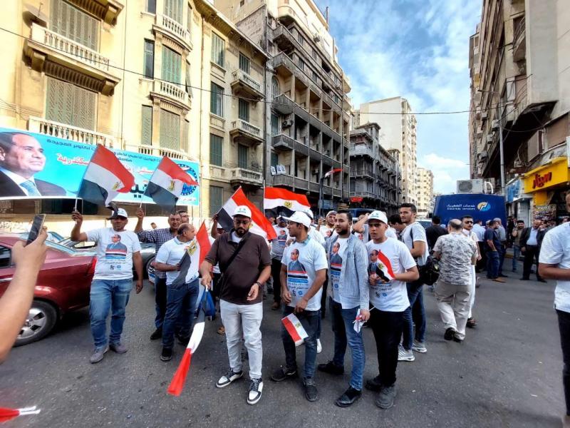 ألاف المواطنين يحتشدون بميدان القائد إبراهيم بالأسكندرية للمطالبة بترشح الرئيس السيسي بالانتخابات