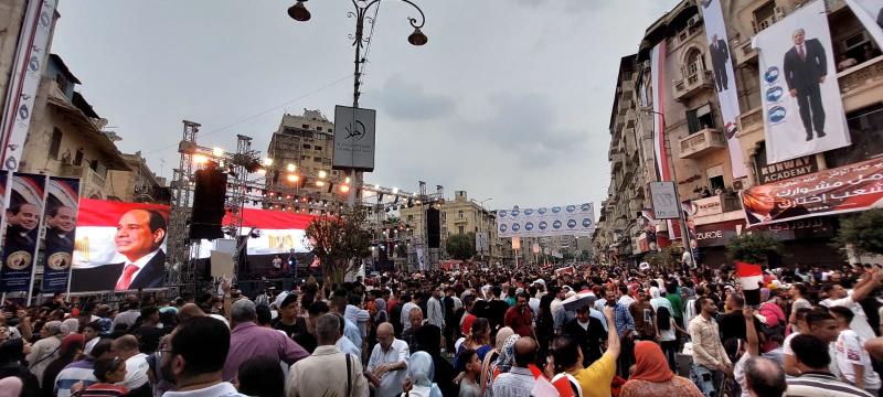 آلاف المواطنين يحتشدون بميدان الكوربة للمطالبة بترشح الرئيس السيسي للانتخابات المقبلة