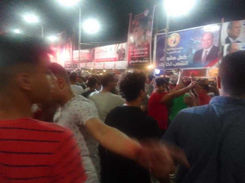 أهالي دمياط يحتفلون في ميدان الساعة بعد إعلان الرئيس السيسي ترشحه للانتخابات المقبلة