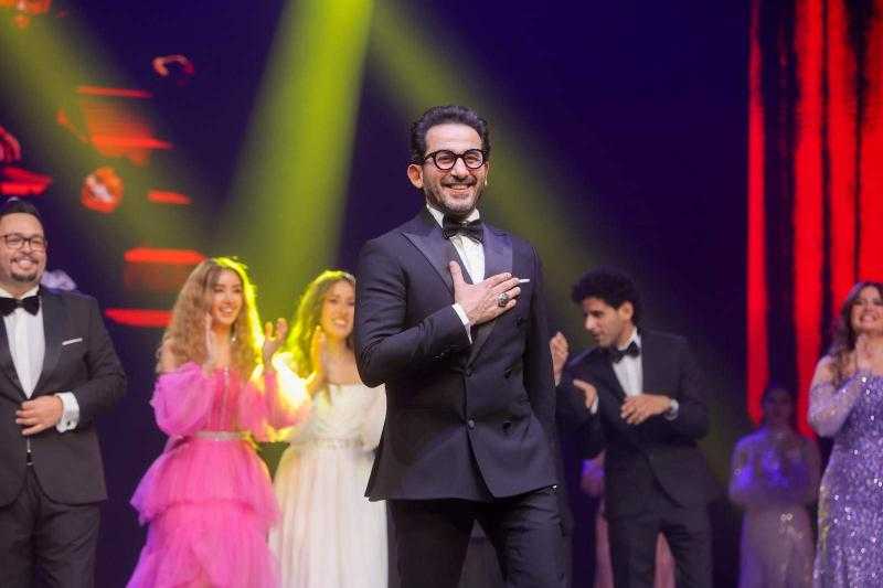 أحمد حلمي يشوق الجمهور لحلقته في برنامج «ab talks»