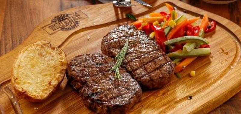 طبق صحي ستيك اللحم المشوي بالبرتقال