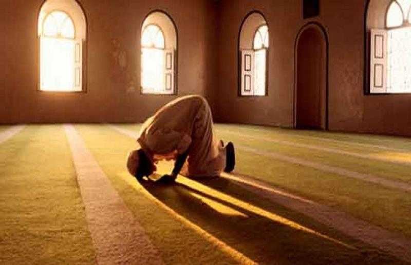 هل يجوز للمصلي قطع صلاة الجماعة؟.. الإفتاء توضح