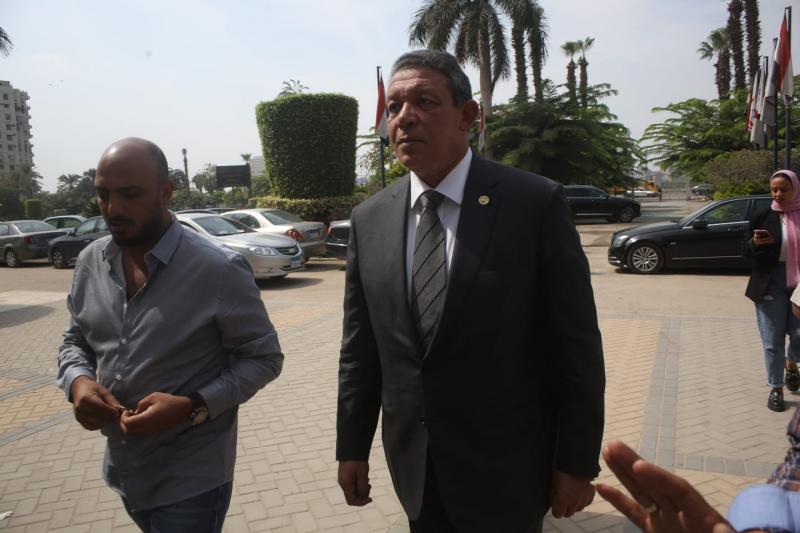 المهندس حازم عمر يجري الكشف الطبي بمعهد ناصر استعدادا لتقديمه ضمن أوراق الترشح للانتخابات الرئاسية القادمة