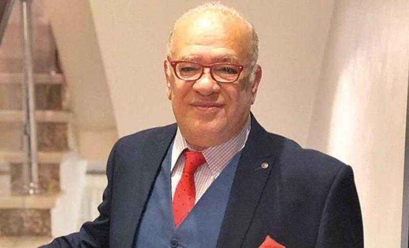 صلاح عبدالله يُلقي شعرًا على الهواء في حب مصر