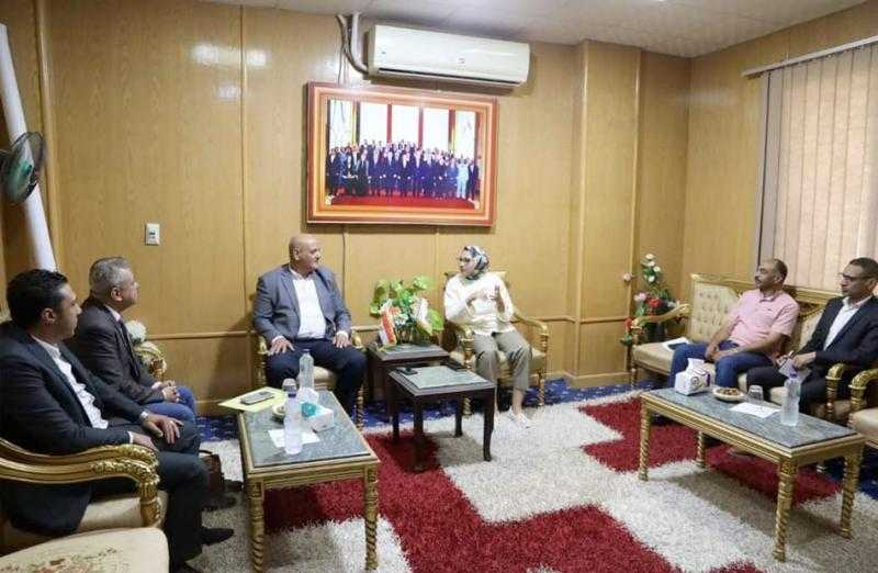 نائب محافظ الوادي تُتابع مع وفد وزارة التخطيط جاهزية مجمعات ”حياة كريمة” بالفرافرة| صور