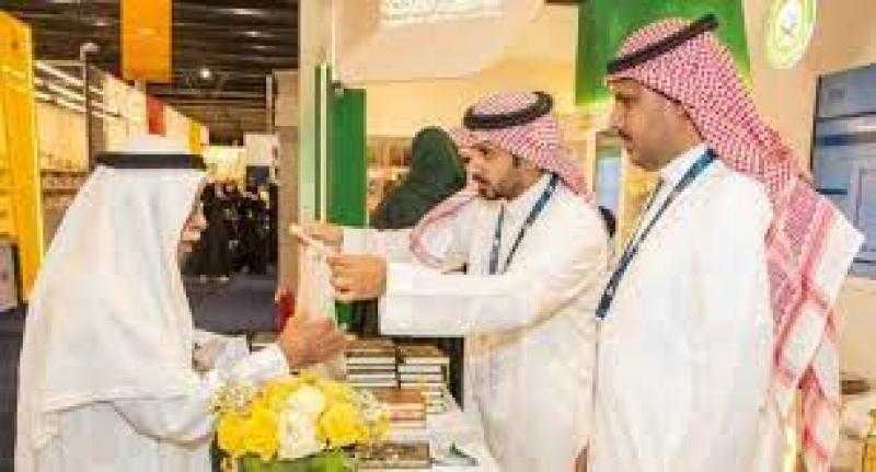 جناح ”الشؤون الإسلامية” يعرض ترجمات معاني آيات القرآن الكريم بأكثر من 77 لغة بمعرض الرياض الدولي للكتاب