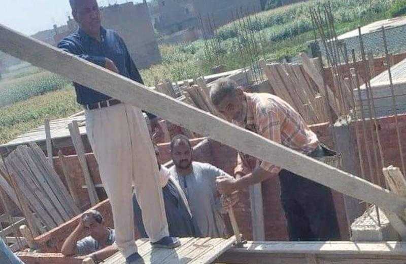 وقف 4 حالات تعد وبناء مخالف في كفرالزيات بالغربية