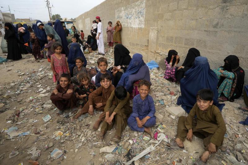 الأمم المتحدة تحذر باكستان من الطرد الجماعي للاجئين الأفغان