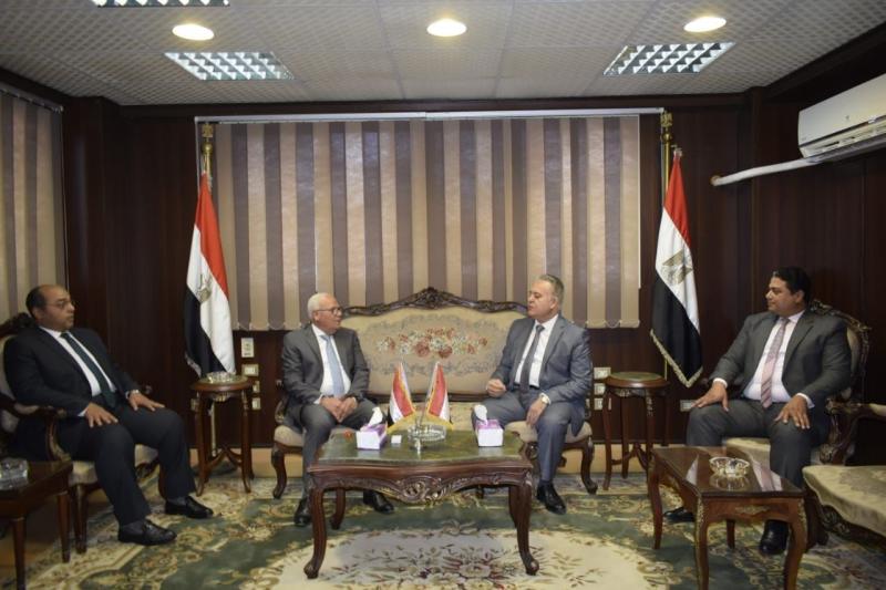 محافظ بورسعيد يزور محكمة بورسعيد الابتدائية ويلتقي رئيس المحكمة | صور