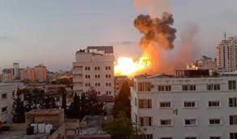 استشهاد 27 فلسطينيا غالبيتهم من الأطفال والنساء في قصف جوي إسرائيلي على خان يونس جنوب قطاع غزة