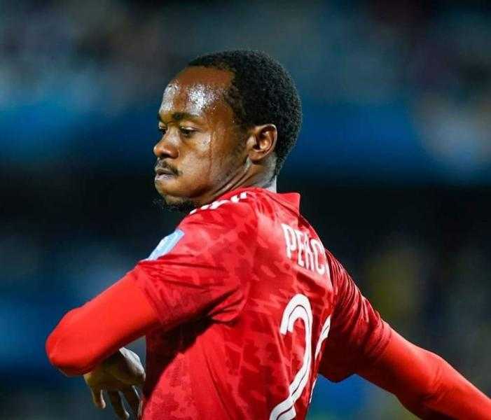 بيرسي تاو يفوز بجائزة رجل مباراة الأهلي والإسماعيلي