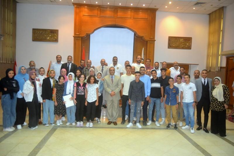 ”حلوان للصناعات غير الحديدية” تكرم أبناء العاملين والمحالين إلى المعاش