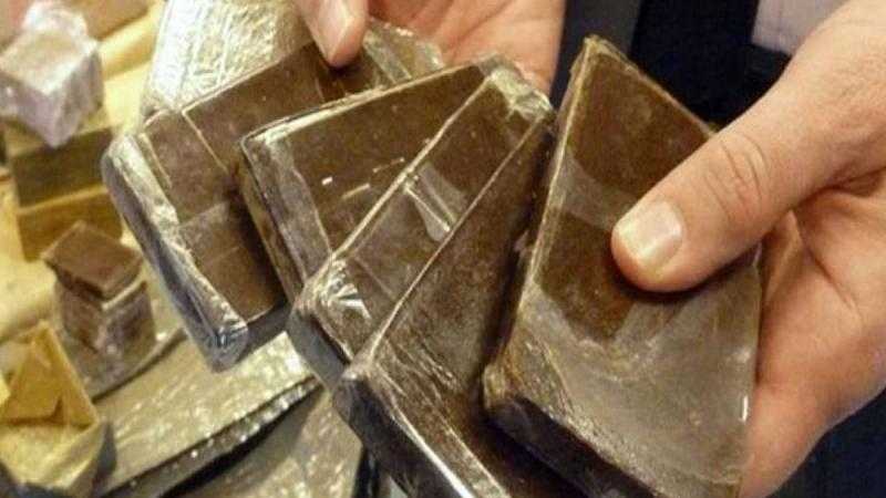 ضبط عاطل يقوم بترويج الحشيش بأطفيح