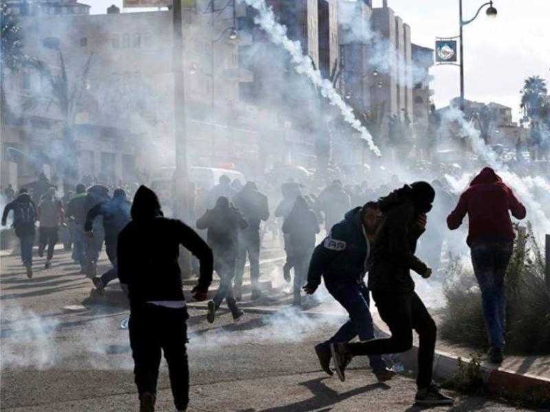 إصابة 11 فلسطينيا في مواجهات مع قوات الاحتلال بالضفة الغربية