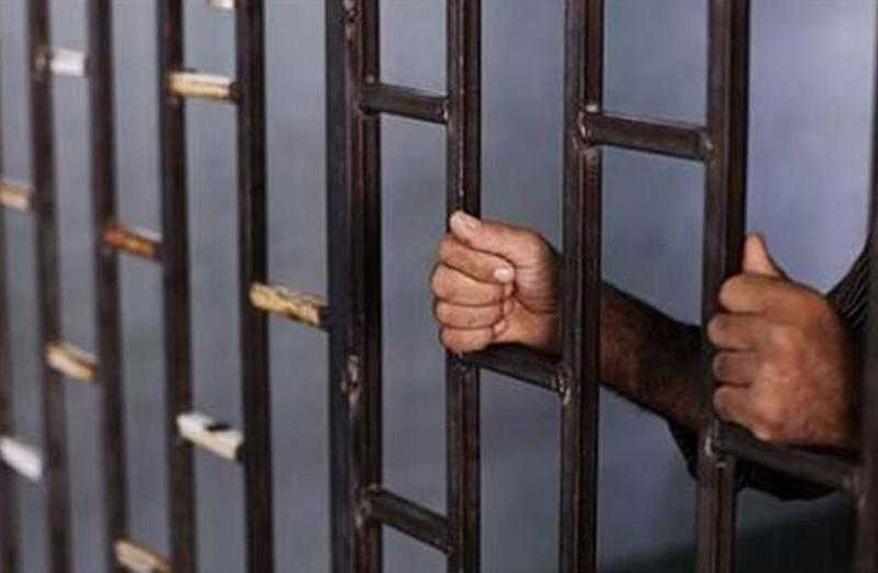 حجز صاحب سلسلة صيدليات هارب من تنفيذ أحكام بالحبس 197 سنة