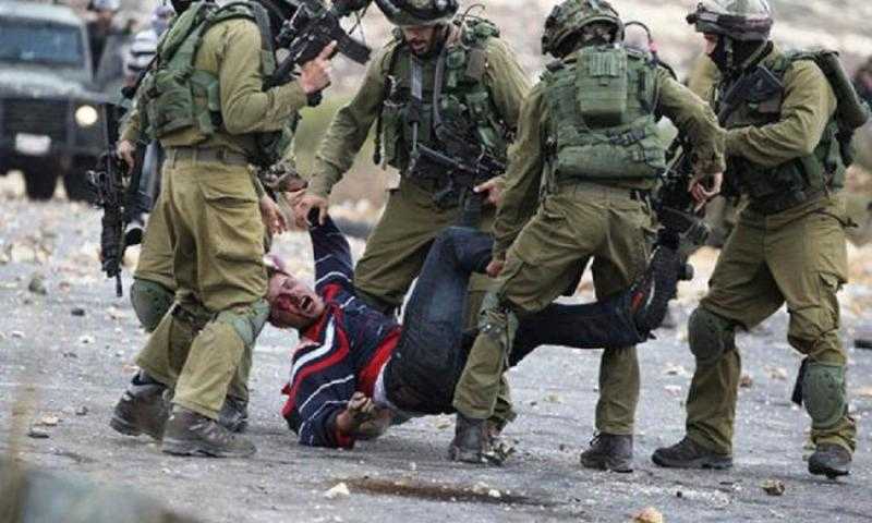 استشهاد طفل وإصابات بالرصاص الحي خلال مواجهات بين الفلسطينيين والاحتلال الإسرائيلي في الضفة الغربية