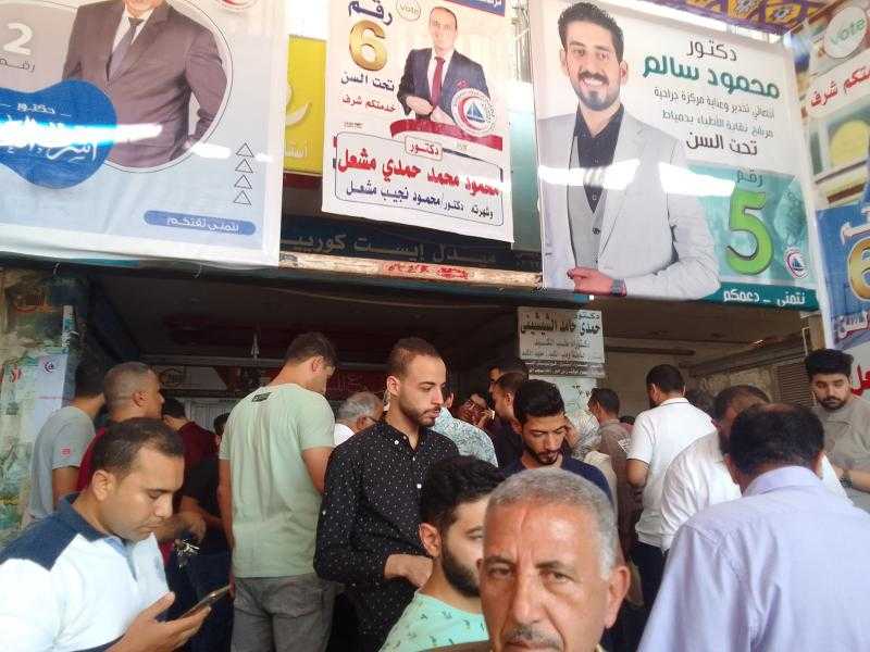 إقبال كثيف على انتخابات التجديد النصفي لنقابة أطباء دمياط.. صور