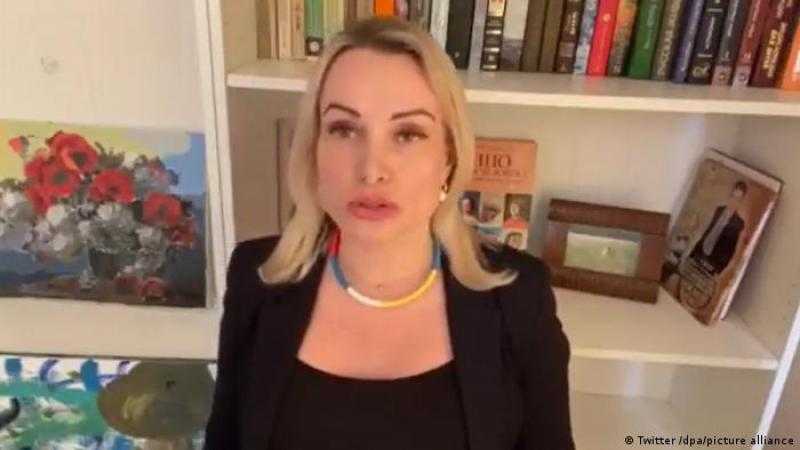 باريس تحقق في تسميم محتمل لصحفية روسية مناهضة لحرب أوكرانيا