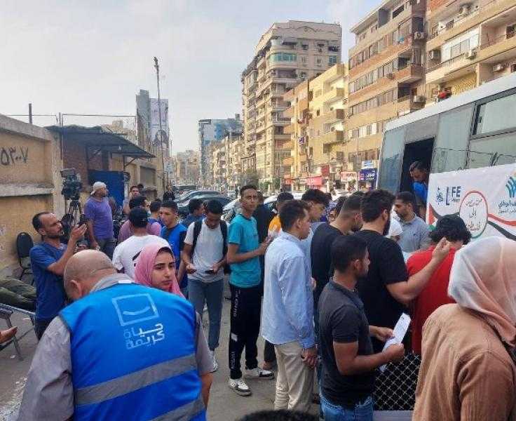 إقبال أهالي الشرقية على التبرع بالدم لصالح الأشقاء في فلسطين