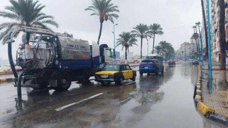 استمرار سقوط الأمطار الغزيرة على الإسكندرية.. وإعلان حالة الطوارئ