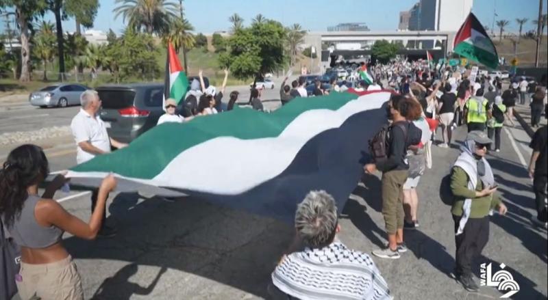 آلاف الأمريكيين يتظاهرون في لوس أنجلوس دعما لفلسطين.. فيديو