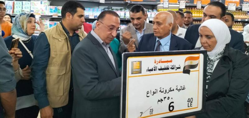 محافظ الإسكندرية ووكيل وزارة التموين يتابعان تنفيذ مبادرة تخفيض أسعار السلع الغذائية بالأسواق
