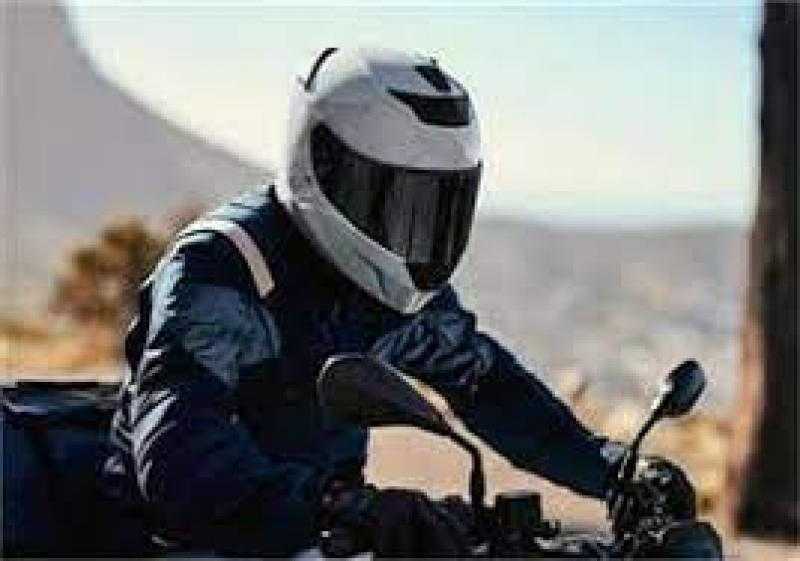 ضبط 805 مخالفة لقائدي الدراجات النارية لعدم ارتداء الخوذة