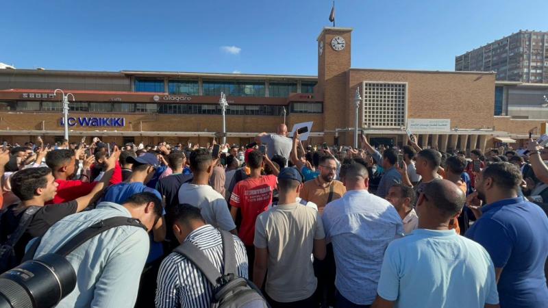 المئات من أبناء الأسكندرية يتظاهرون في الشوارع رفضا لتصفية القضية الفلسطينية وتهجير أهالي غزة لسيناء