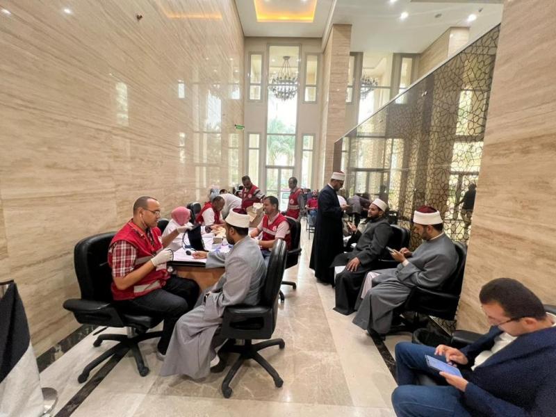 وقفة تضامنية بمشيخة الأزهر مع أهل غزة وموظفو الأزهر يتبرعون بالدم لإخواننا الفلسطينيين