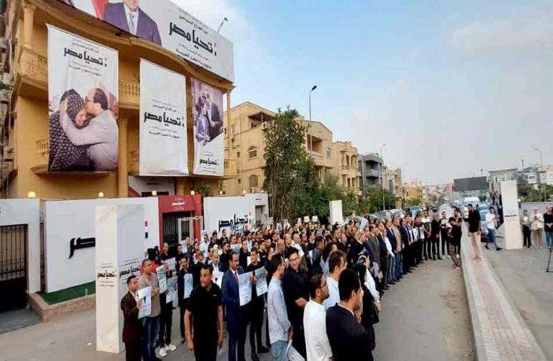 وقفة تضامنية لفلسطين أمام مقر الحملة الرئسمية للمرشح عبد الفتاح السيسي