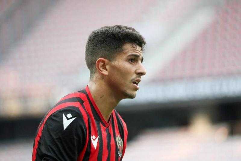 مدرب نيس يعلق على إيقاف لاعبه الجزائري بعد دعمه لفلسطين