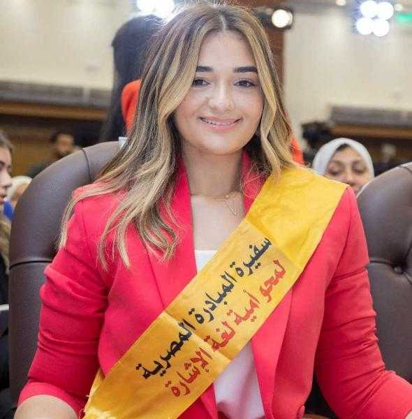 ملك أحمد زاهر سفيرة المبادرة المصرية لمحو أمية لغة الإشارة لمستشفى بهية