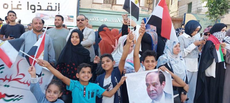 «جمعة تحيا مصر».. تزايد حشود المواطنين في ميدان الشبان بسوهاج دعما للقضية الفلسطينية | صور