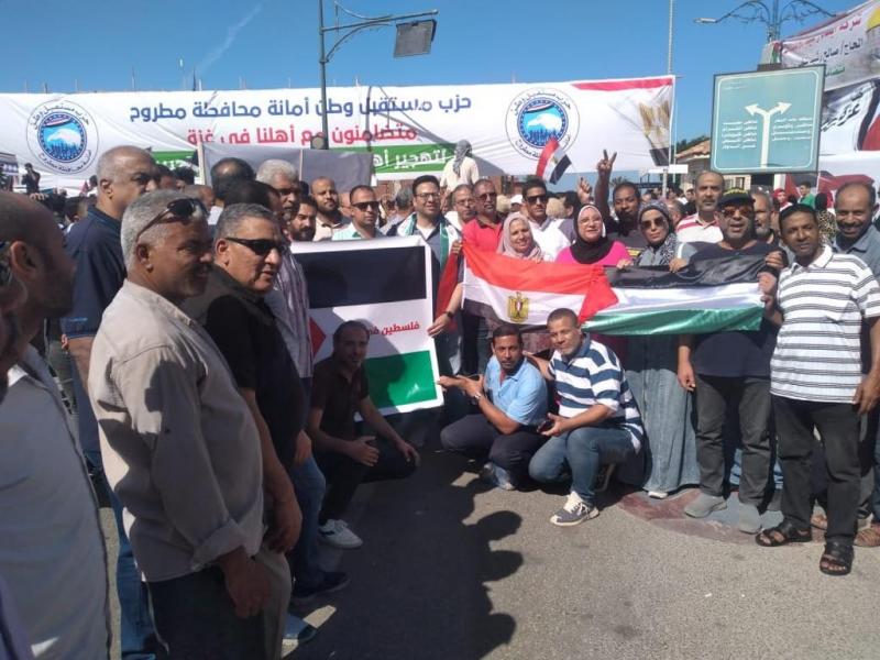 تنظيم حملة للتبرع بالدم لأهالي غزة على هامش مهرجان التمور في سيوة| صور